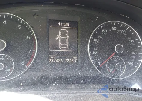 2012 Volkswagen Passat 2.5L Se z USA, uszkodzony, nr VIN 1VWBP7A37CC048147